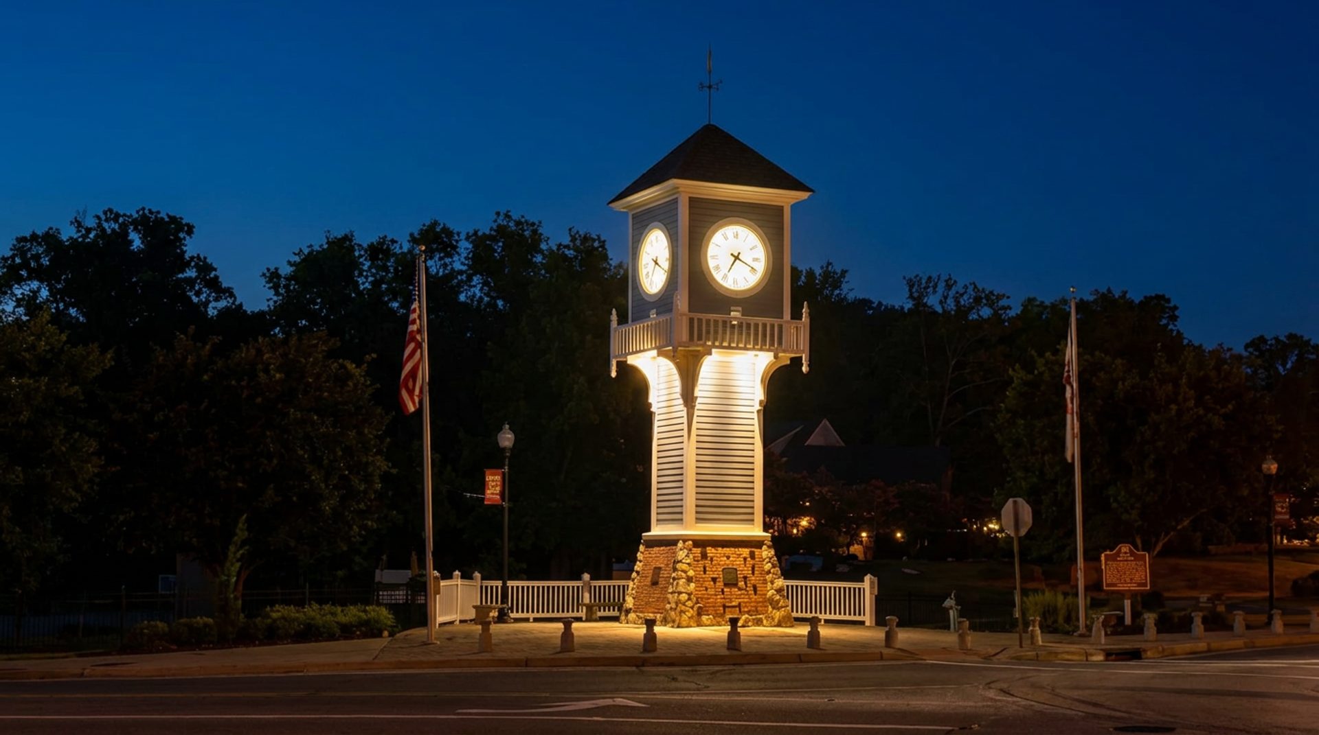 Relaxed lake community dining